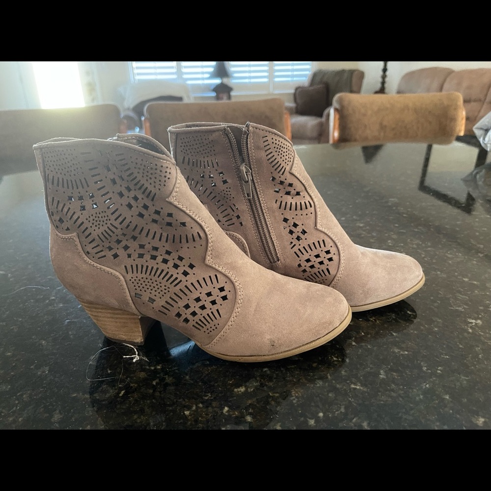 Heeled booties